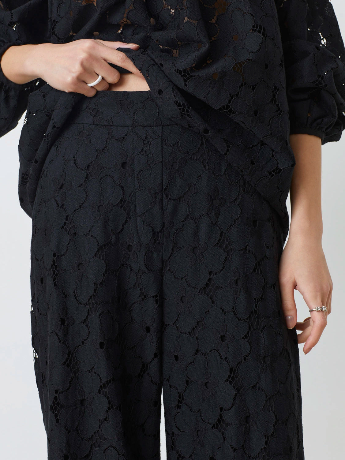 Weite Spitzenhose - Tempel Hamburg