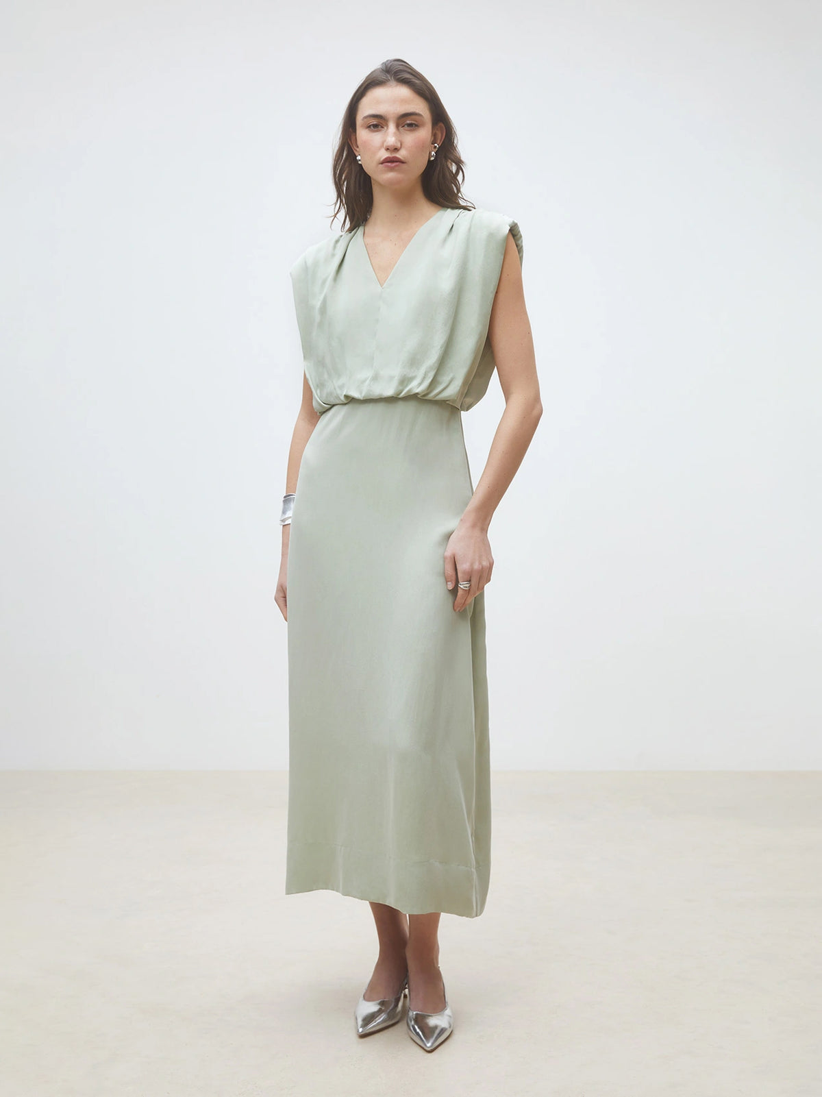 Salbeifarbenes Kleid - Tempel Hamburg