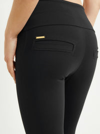 Celine Cropped Flared Legging in schwarz