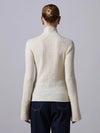 Schaler Turtele-Neck Pullover in ecru oder aubergine - Tempel Hamburg