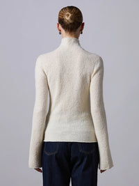Schaler Turtele-Neck Pullover in ecru oder aubergine - Tempel Hamburg