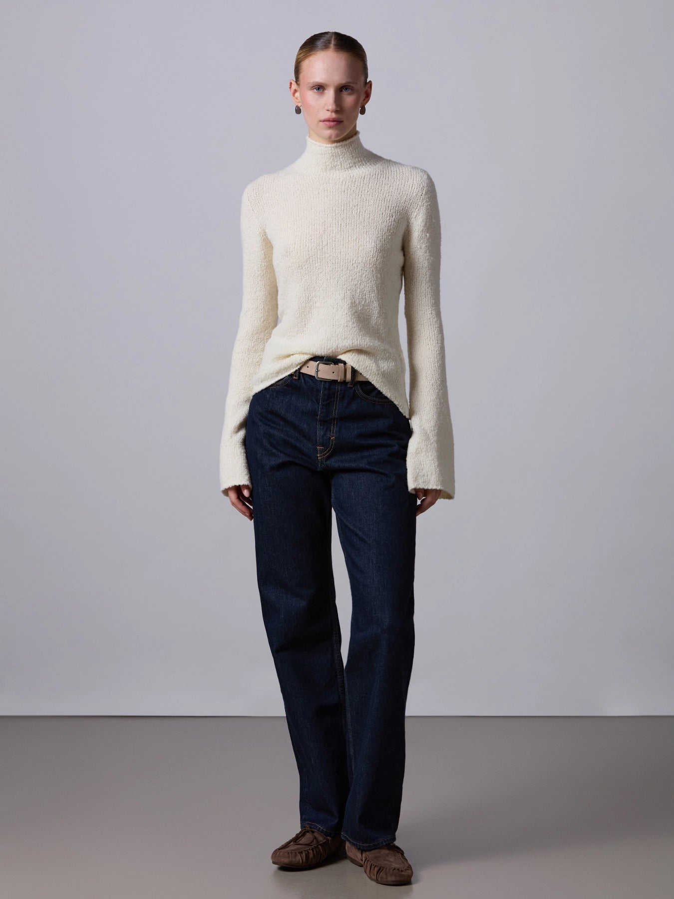 Schaler Turtele-Neck Pullover in ecru oder aubergine - Tempel Hamburg