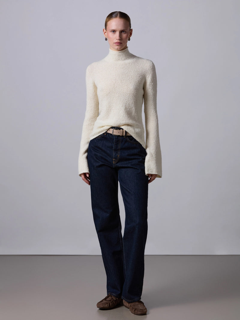 Schaler Turtele-Neck Pullover in ecru oder aubergine - Tempel Hamburg
