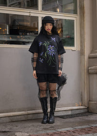 T-Shirt mit Iris Bouquet - Tempel Hamburg