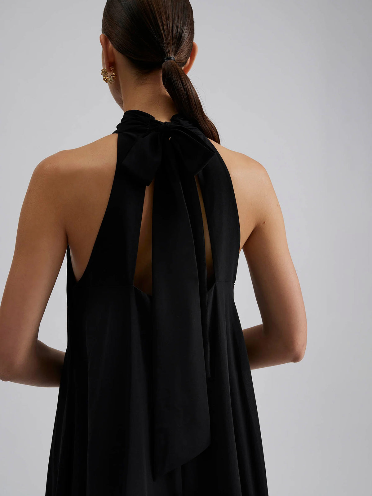 Neckholder Midi-Kleid Mit Volant - Tempel Hamburg