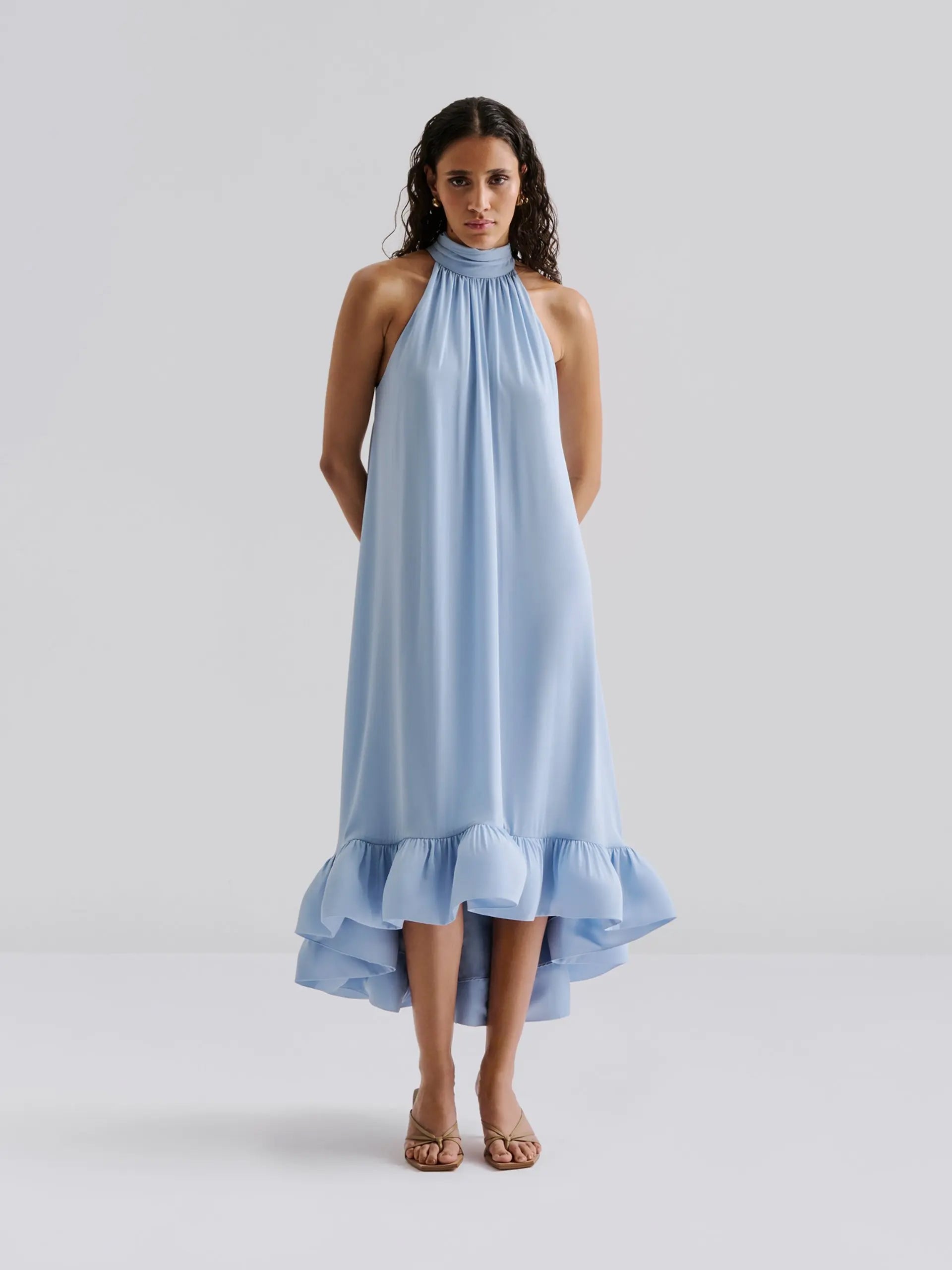 Neckholder Kleid Mit Volant in Ice Blue - Tempel Hamburg