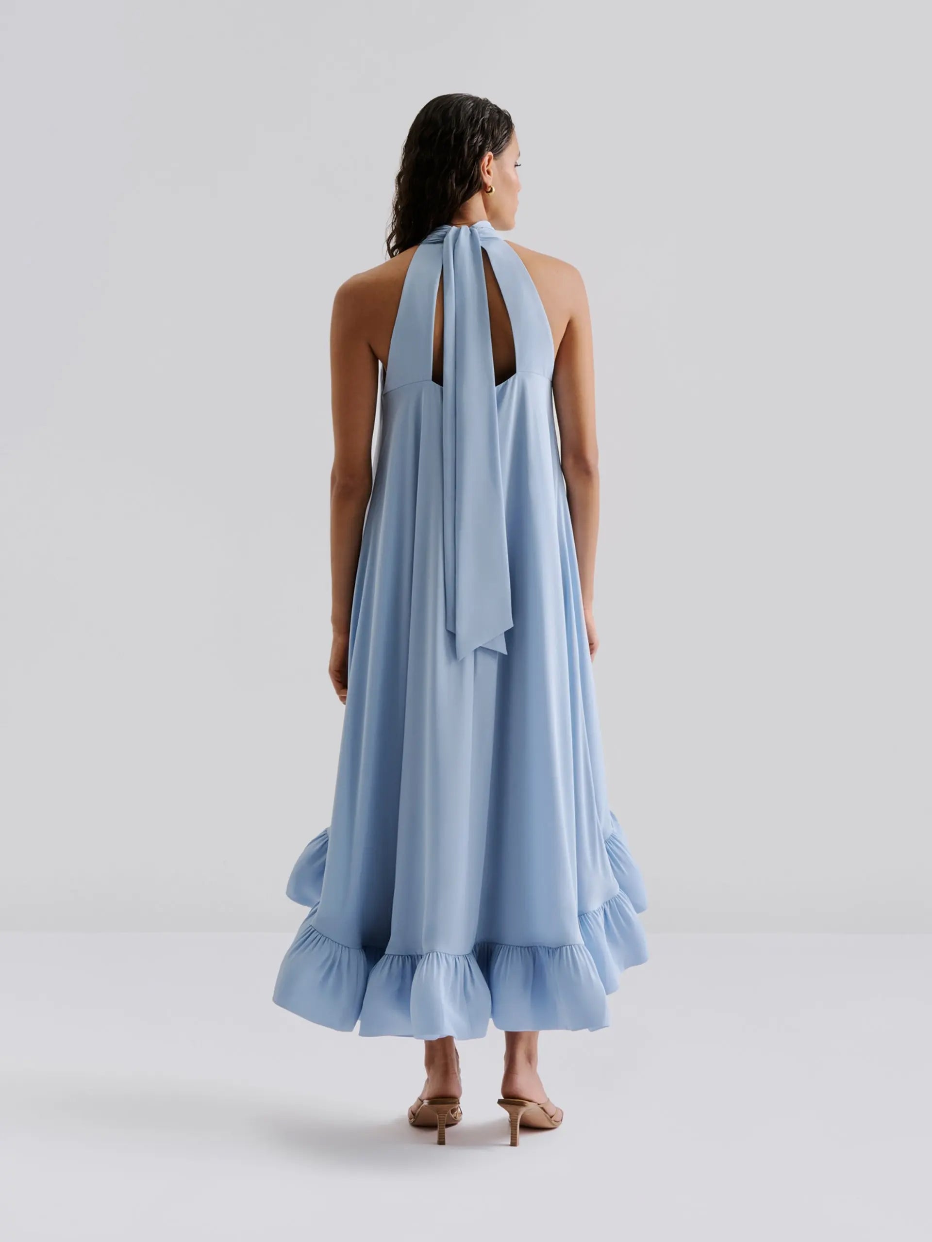 Neckholder Kleid Mit Volant in Ice Blue - Tempel Hamburg