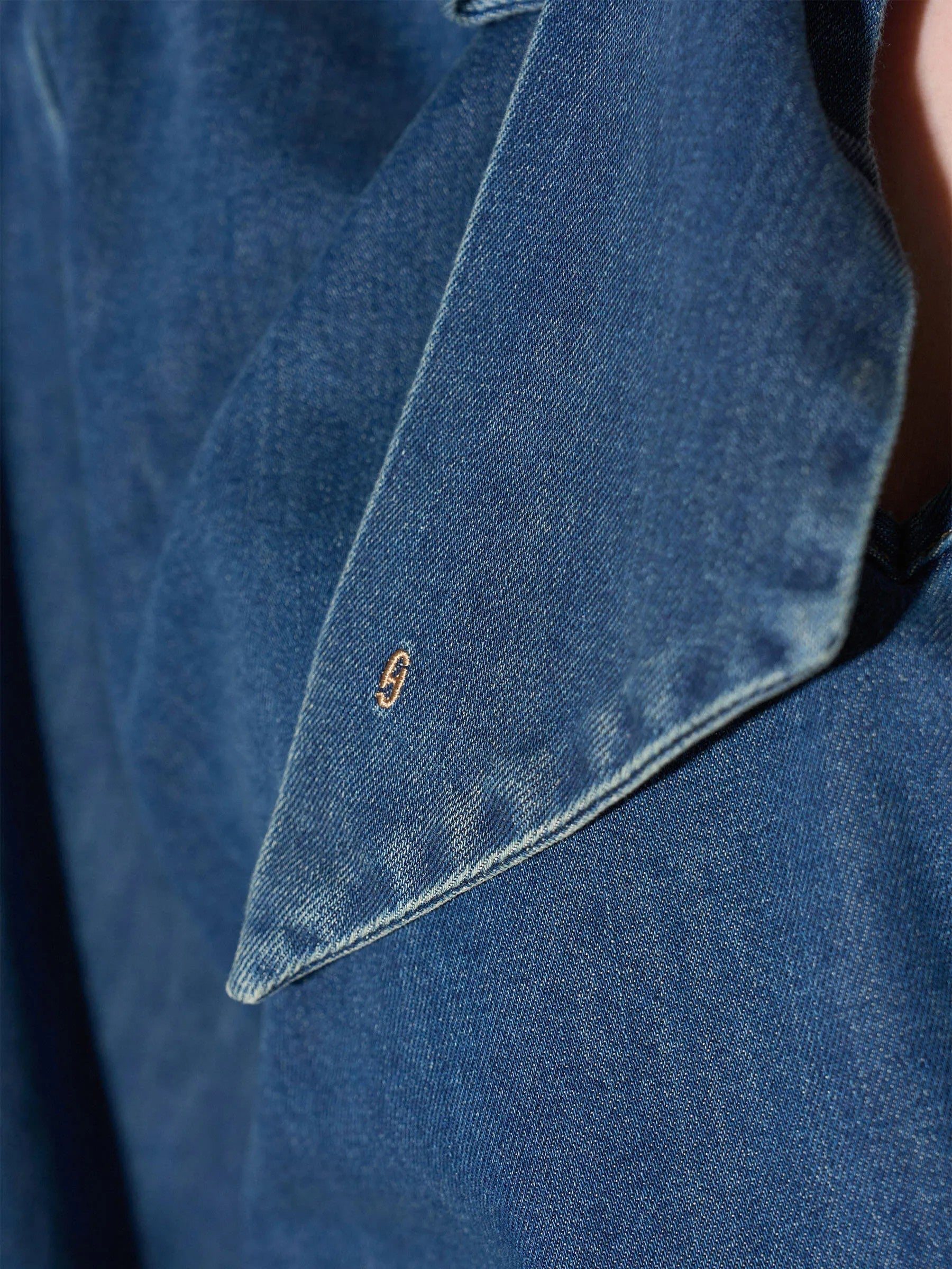 Taillierte Denim-Bluse mit Schleife