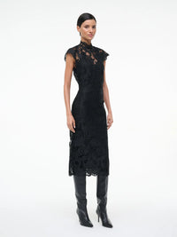 Spitzenkleid mit kleinem Stehkragen