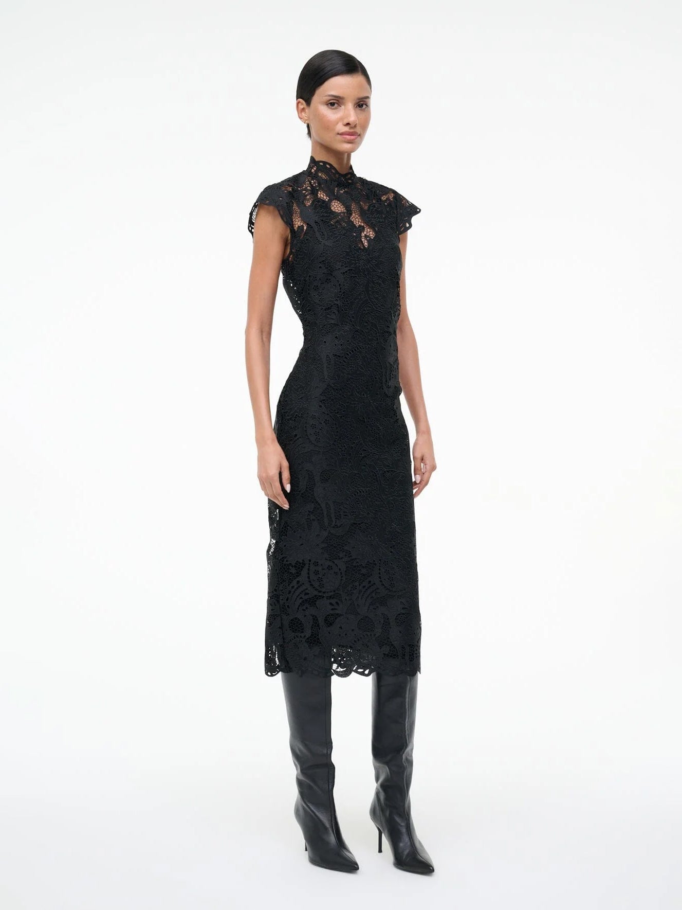 Spitzenkleid mit kleinem Stehkragen