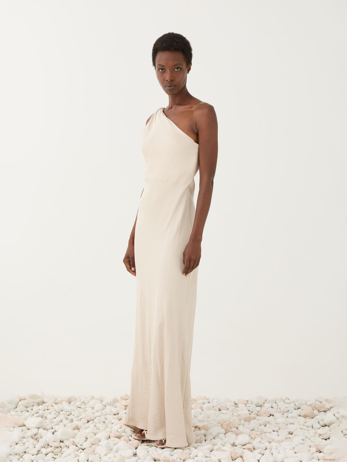 Clean-Chic-One-Shoulder Abendkleid (Kopie) - Tempel Hamburg