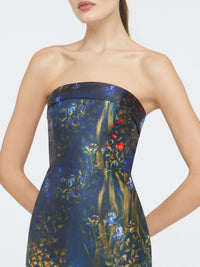 Schmales Korsagen-Kleid