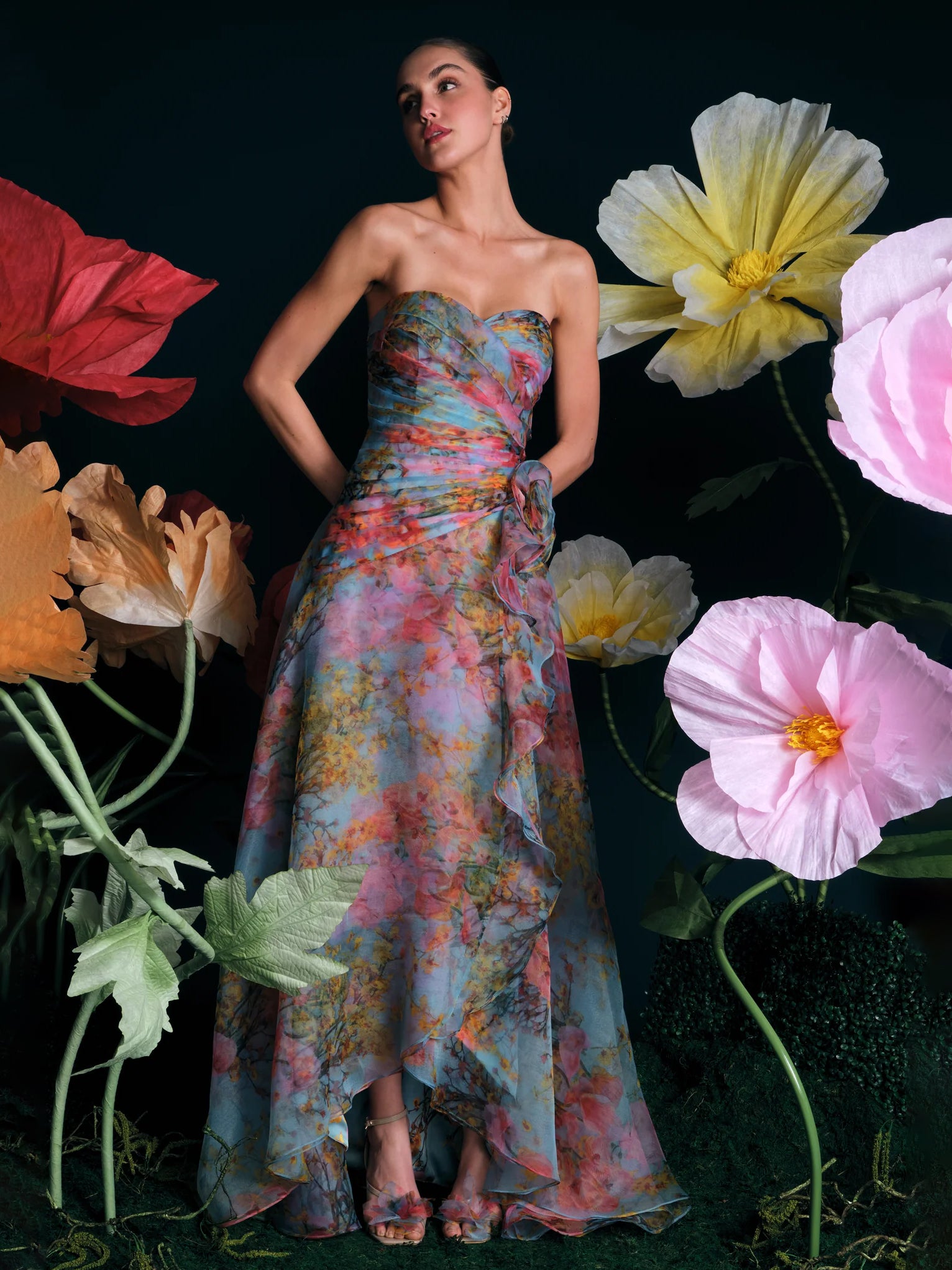 Korsagen Kleid mit floralen Ranken