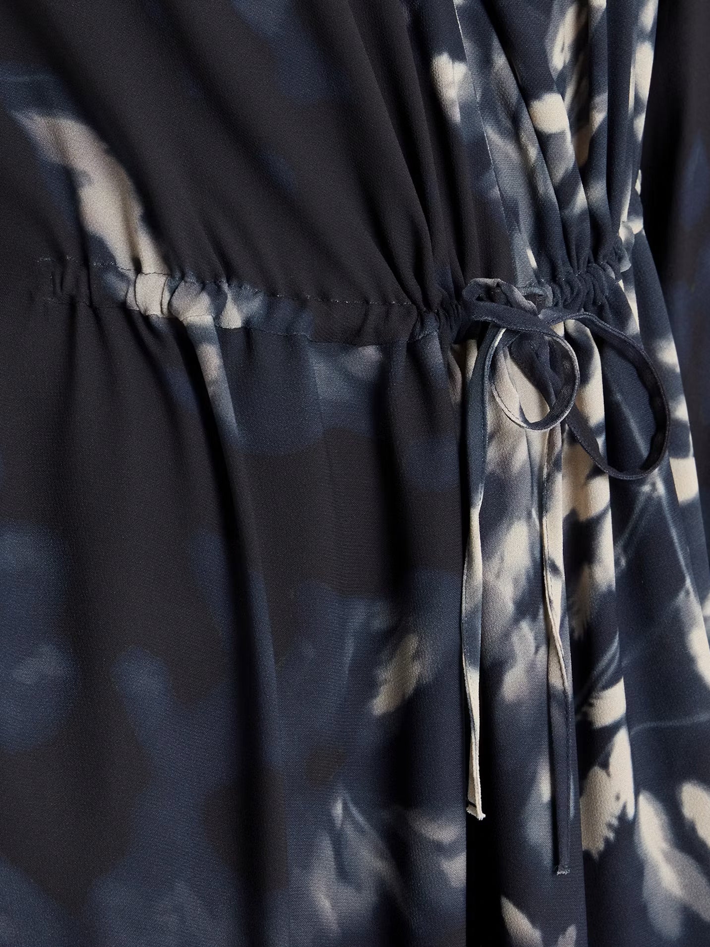 TLSkive-Kleid mit V-Ausschnitt