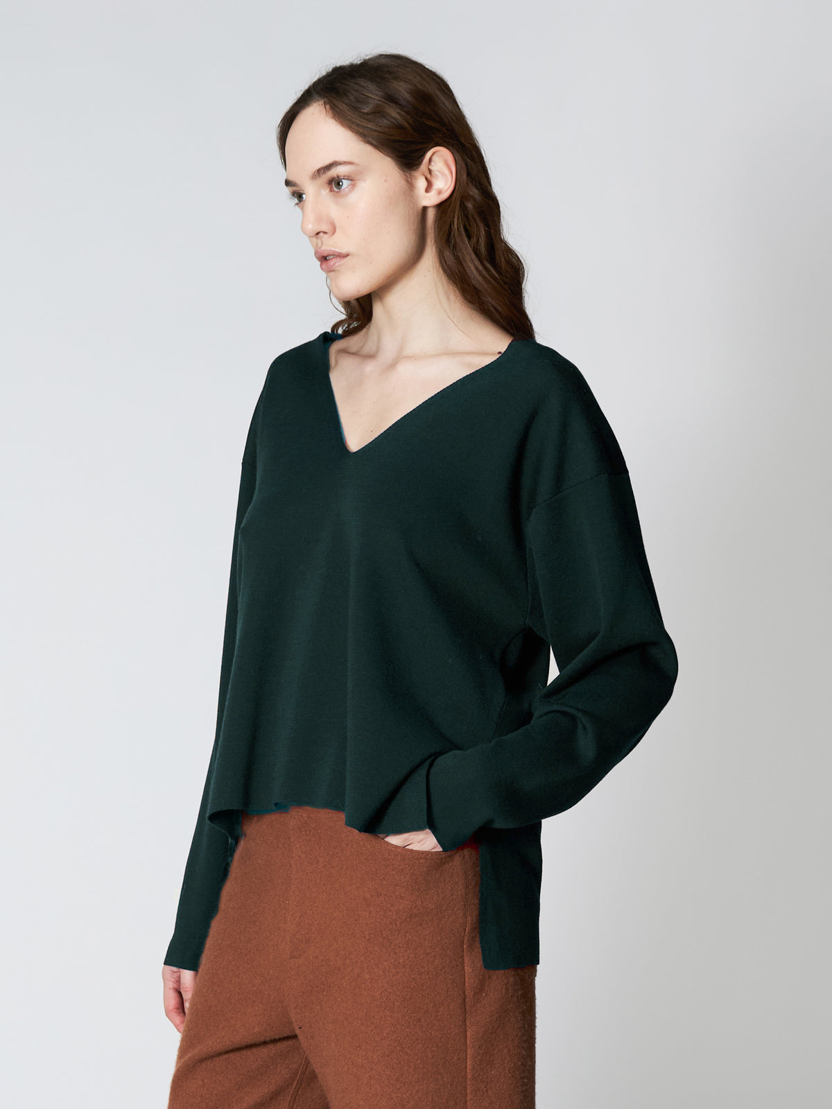 V-Neck mit Seitenschlitzen - Tempel Hamburg