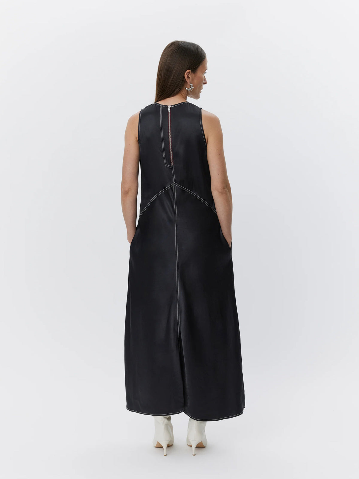 Ärmelloses Kleid in schwarz - Tempel Hamburg