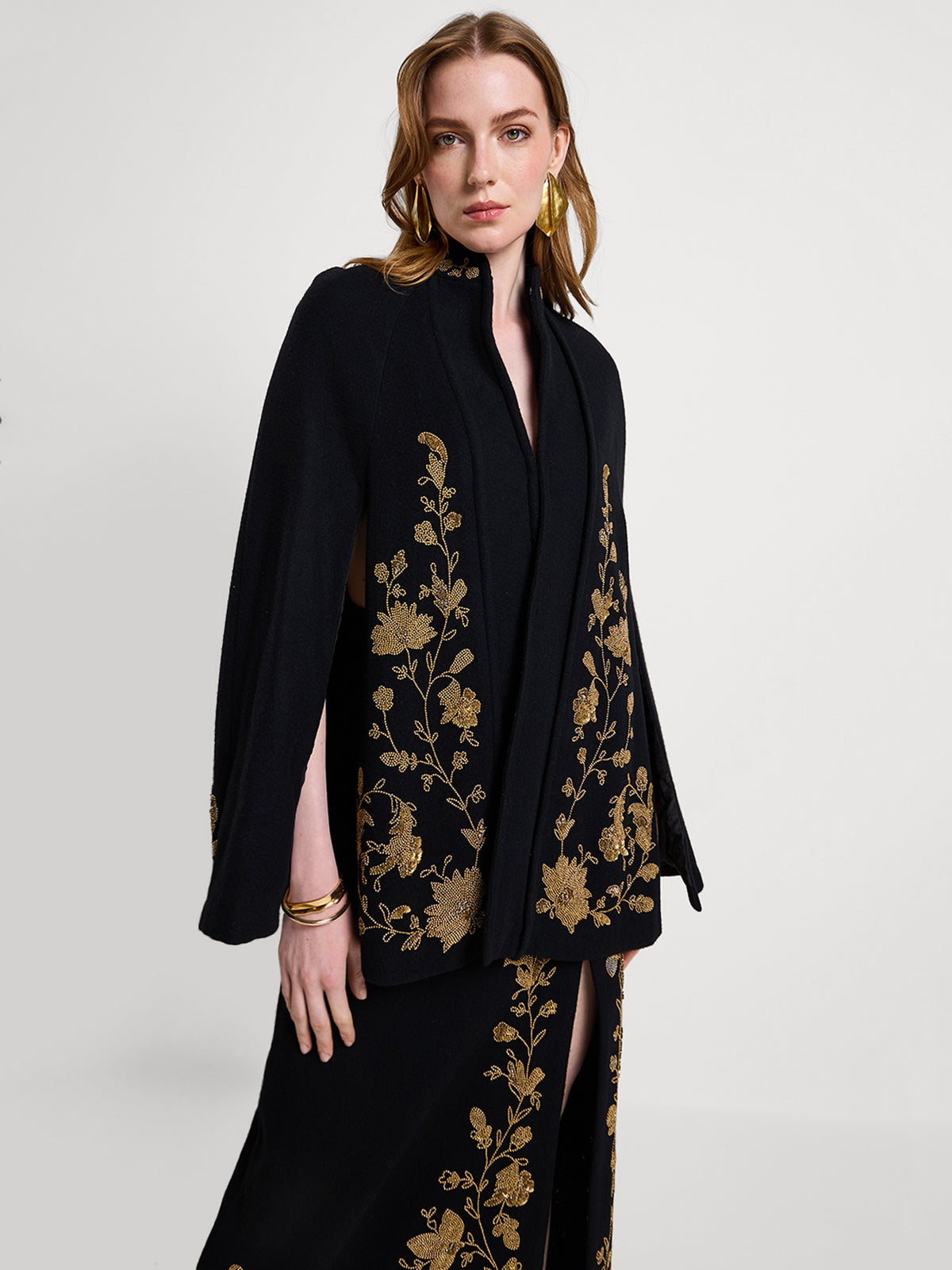 Besticktes Cape