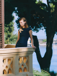 Etuikleid mit Feder-Applikation - Tempel Hamburg