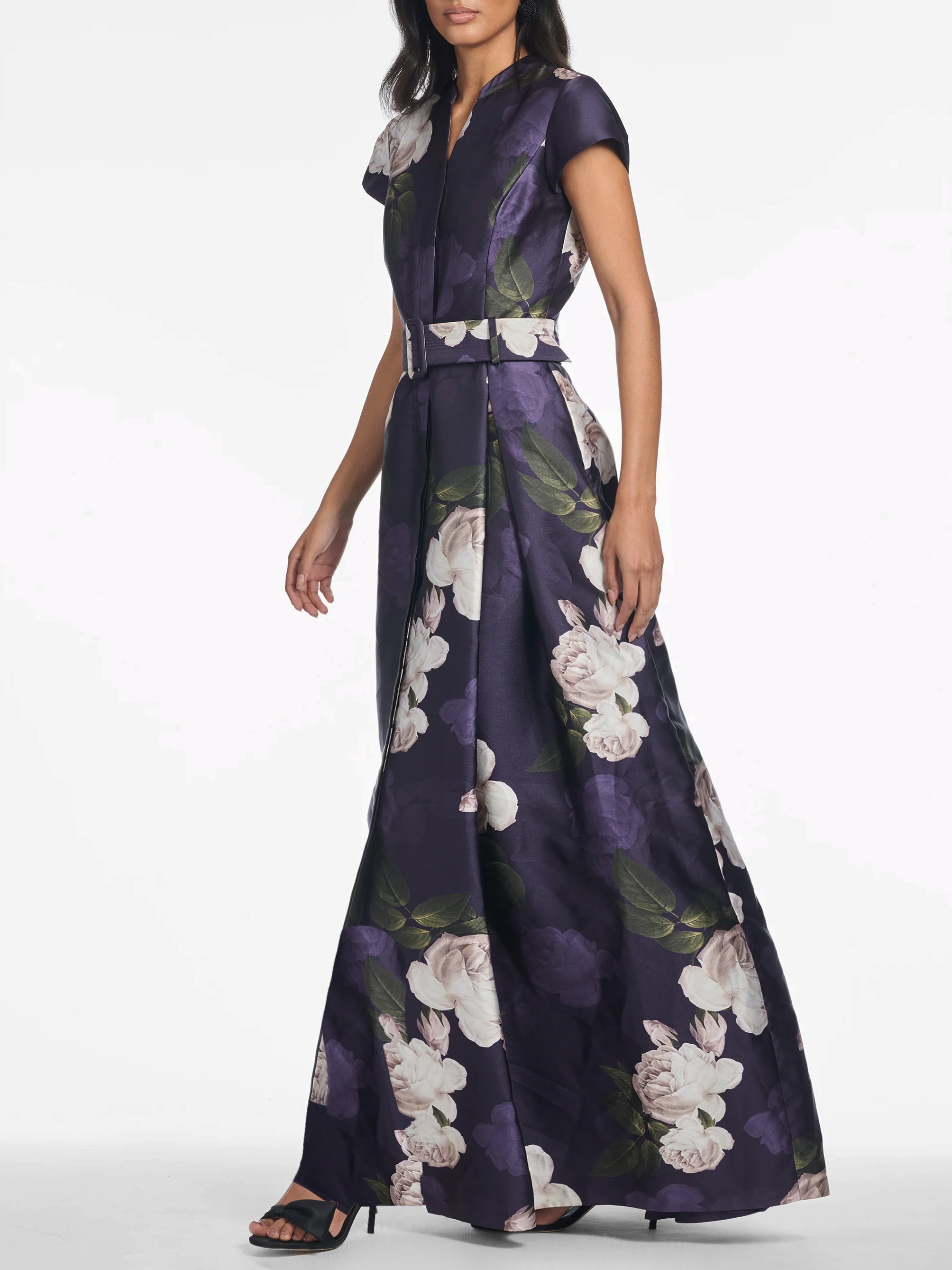 Abendkleid mit Blumen im Dämmerlicht - Tempel Hamburg