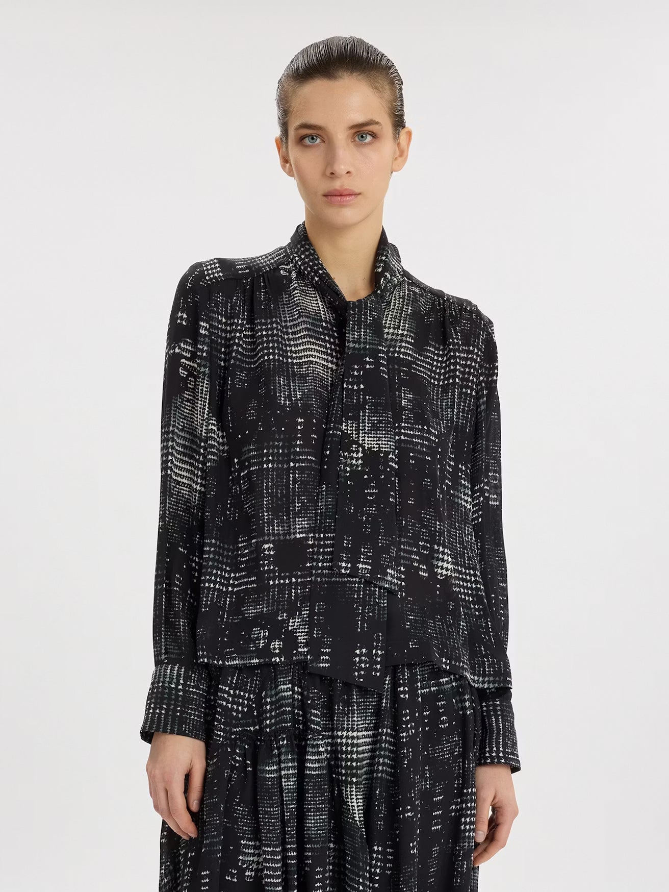 Chiffon-Bluse mit Hahnentritt - Print