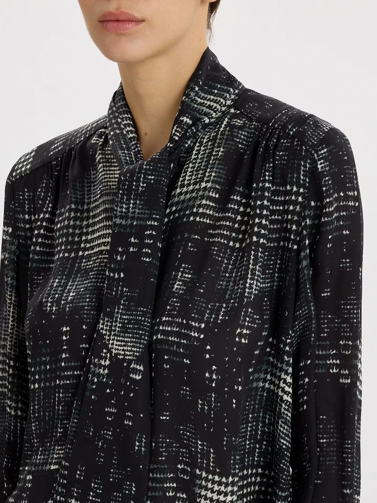 Chiffon-Bluse mit Hahnentritt - Print