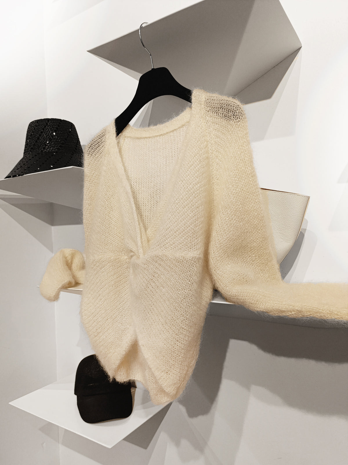 Pullover mit Knotendetail in Vanille - Tempel Hamburg