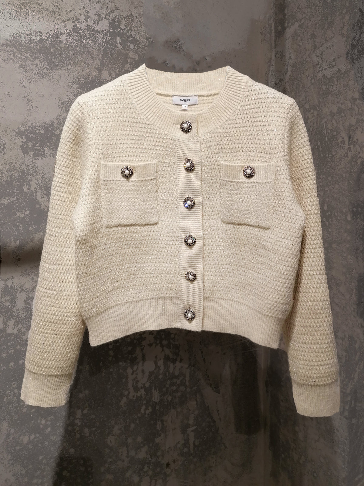 Cropped Strickjacke mit Strassknöpfen - Tempel Hamburg