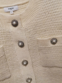 Cropped Strickjacke mit Strassknöpfen - Tempel Hamburg