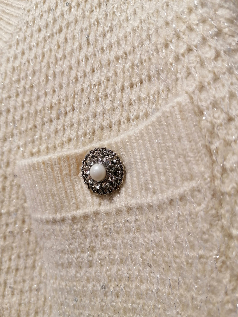 Cropped Strickjacke mit Strassknöpfen - Tempel Hamburg