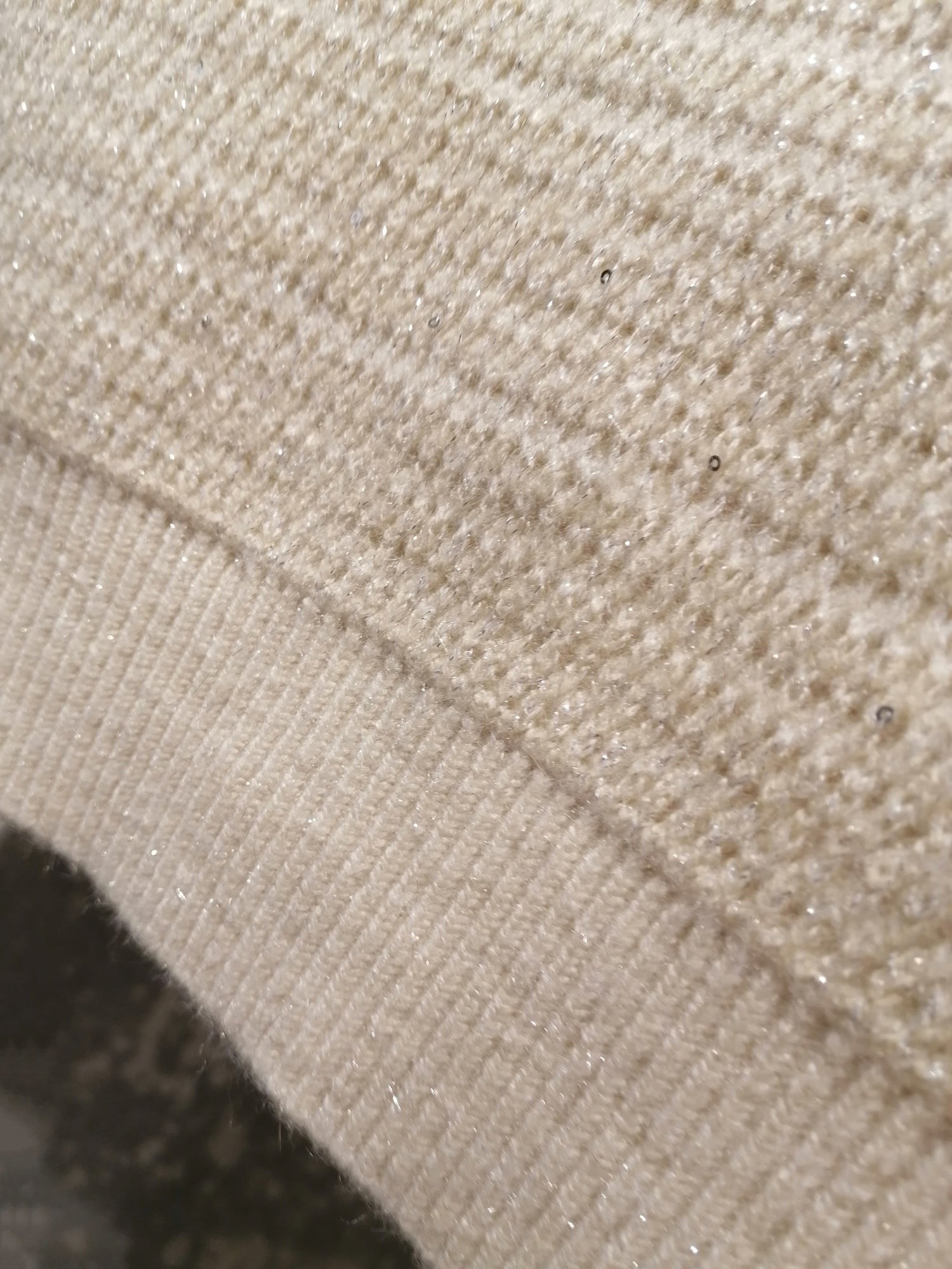 Cropped Strickjacke mit Strassknöpfen - Tempel Hamburg