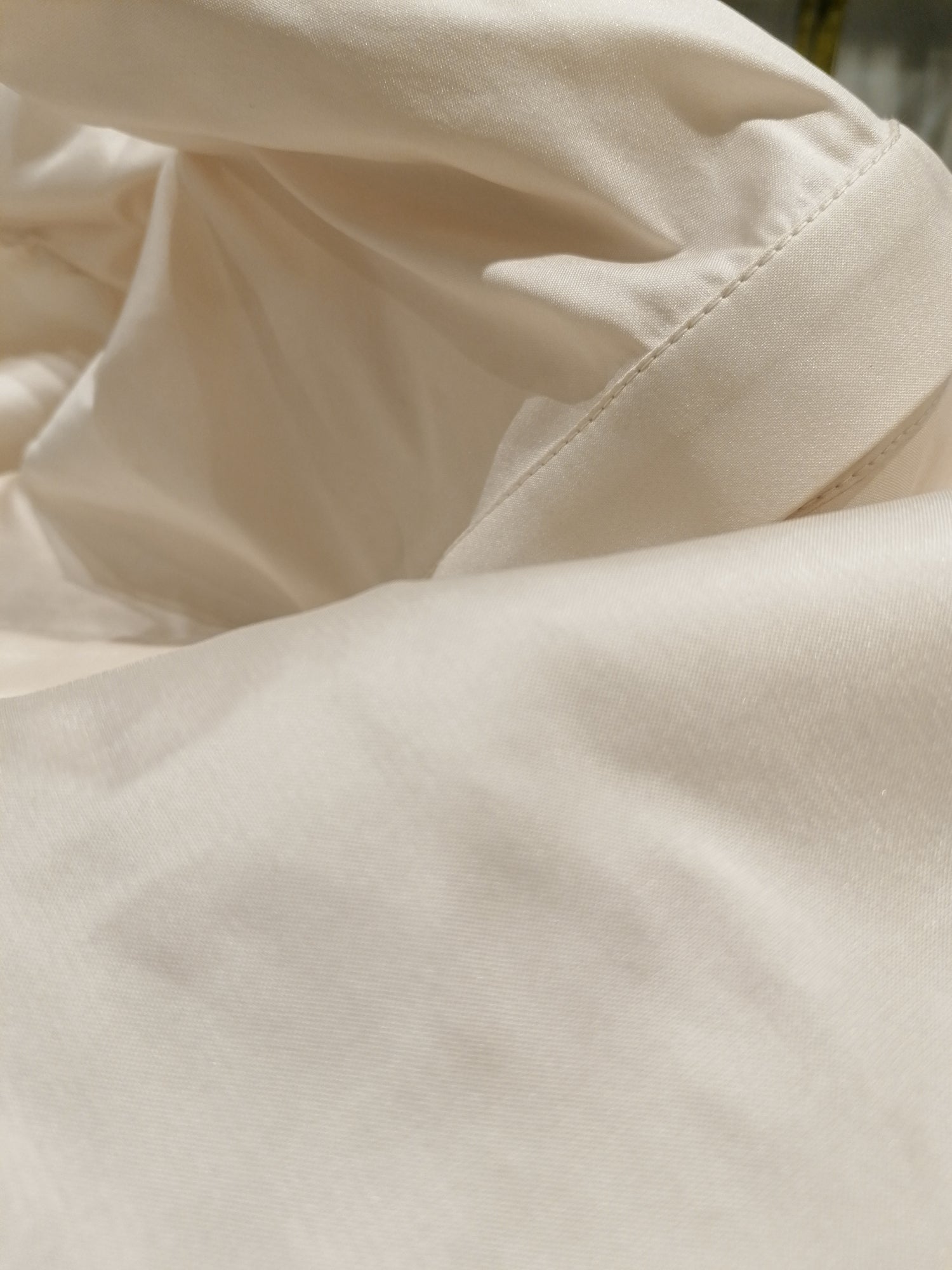 Taft-Bluse mit ausgestelltem Ärmel in crene - Tempel Hamburg