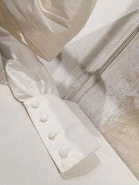 Taft-Bluse mit dramatisch gebauschten Ärmeln - Tempel Hamburg