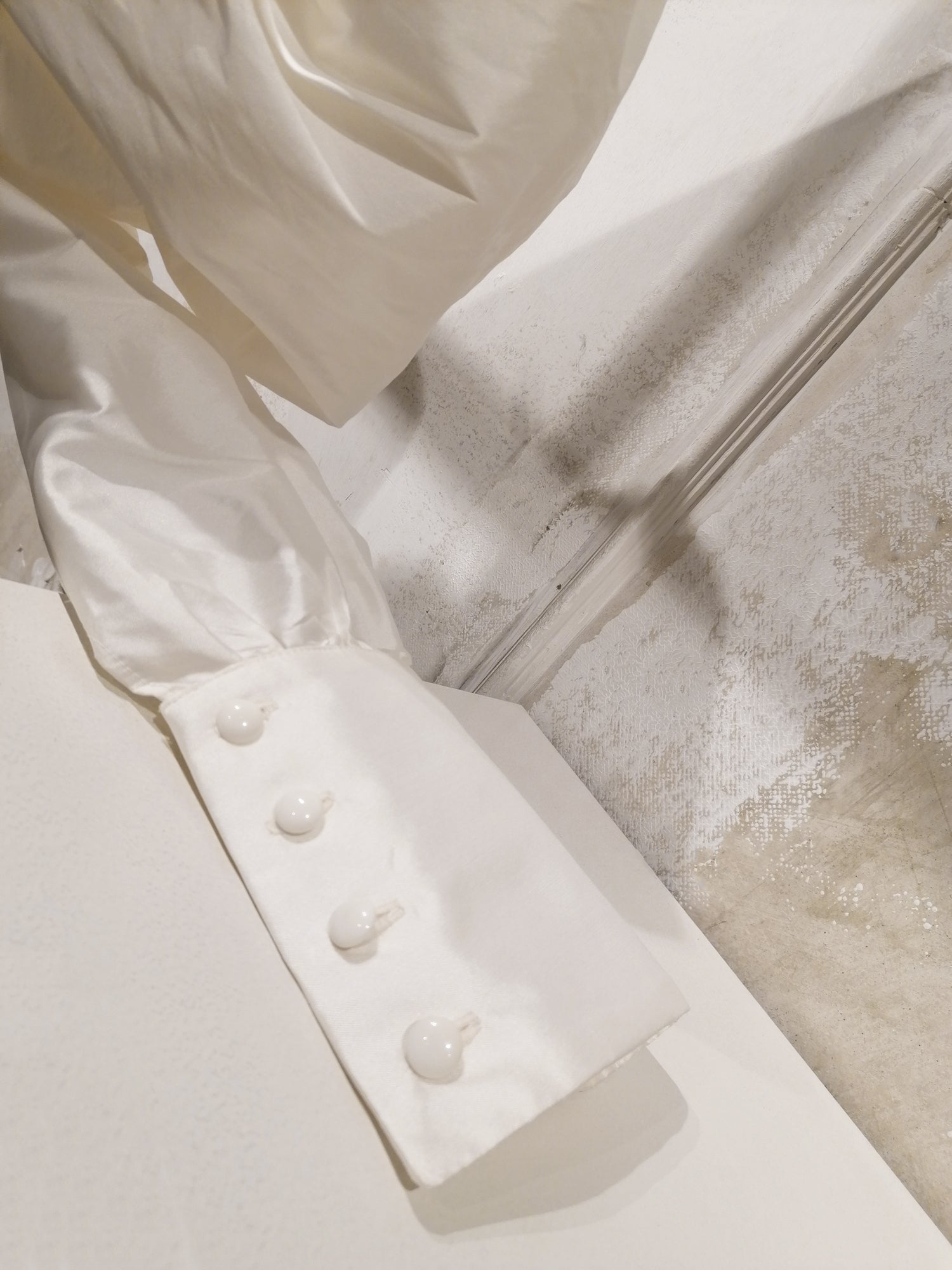 Taft-Bluse mit dramatisch gebauschten Ärmeln - Tempel Hamburg