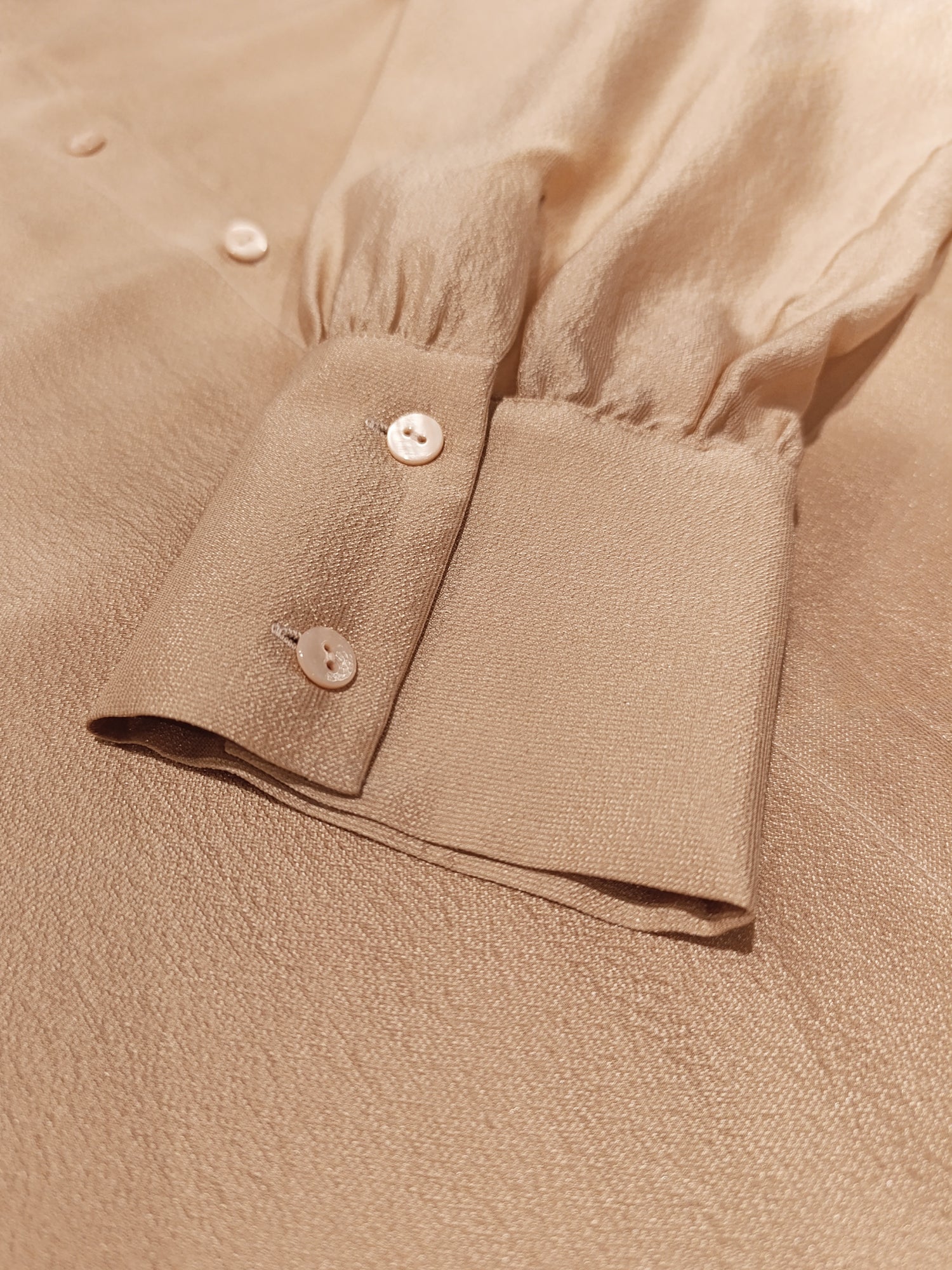 Seidenbluse mit leichtem Keulenarm - Tempel Hamburg