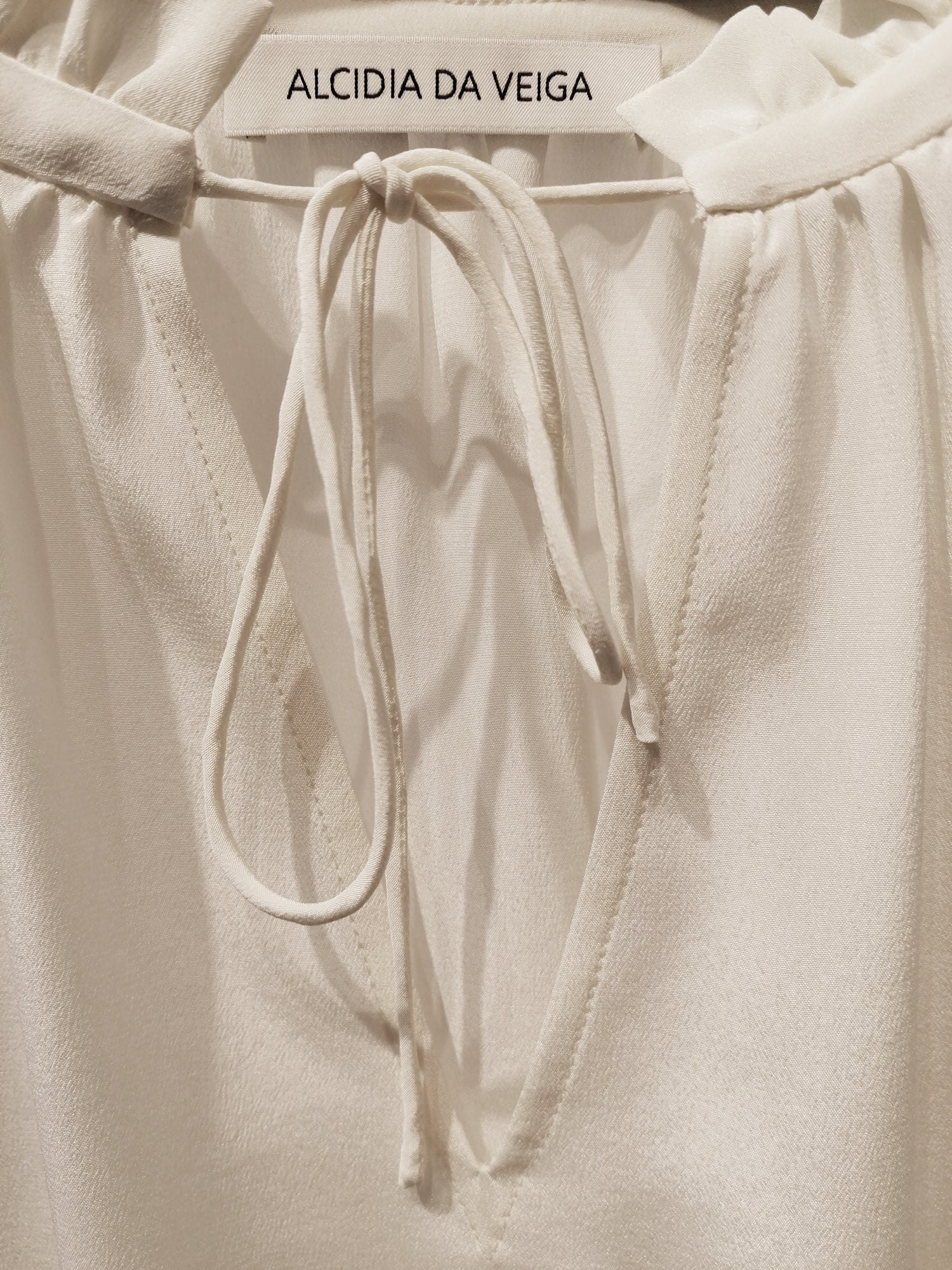 Seidenbluse mit Rüschen-Manschetten - Tempel Hamburg