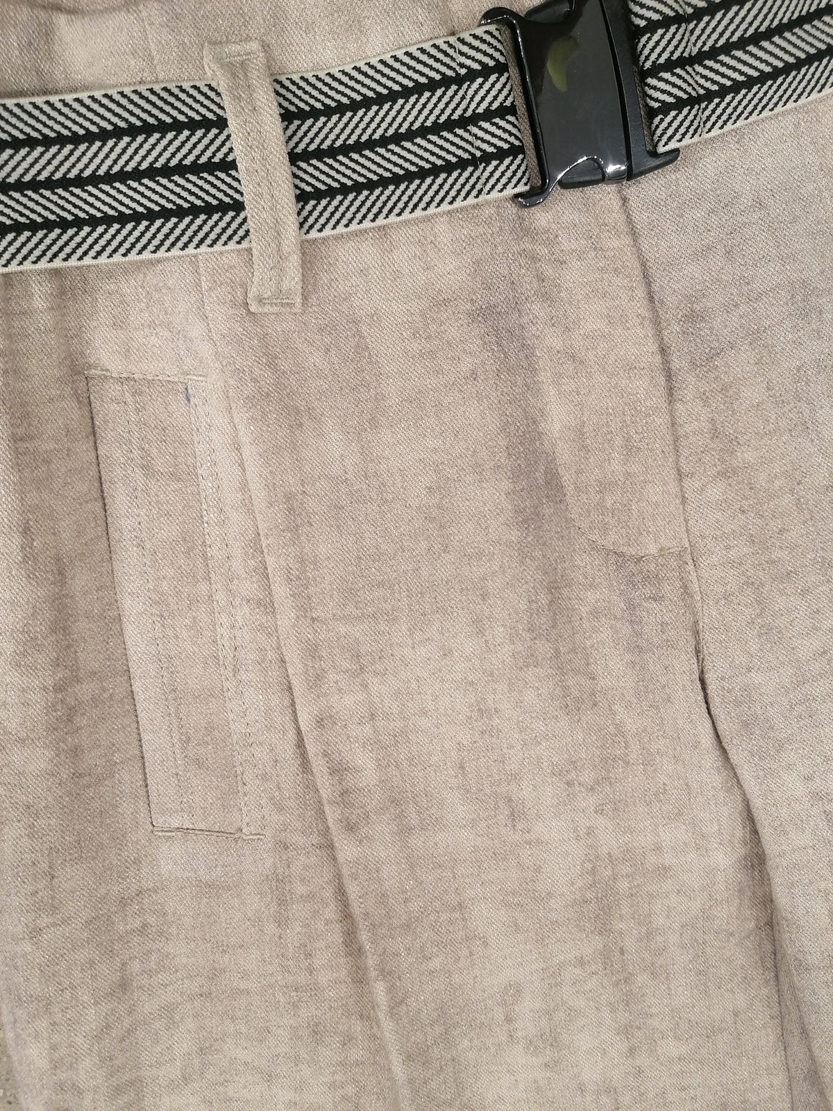 Weite Hose mit Gürtel - Tempel Hamburg