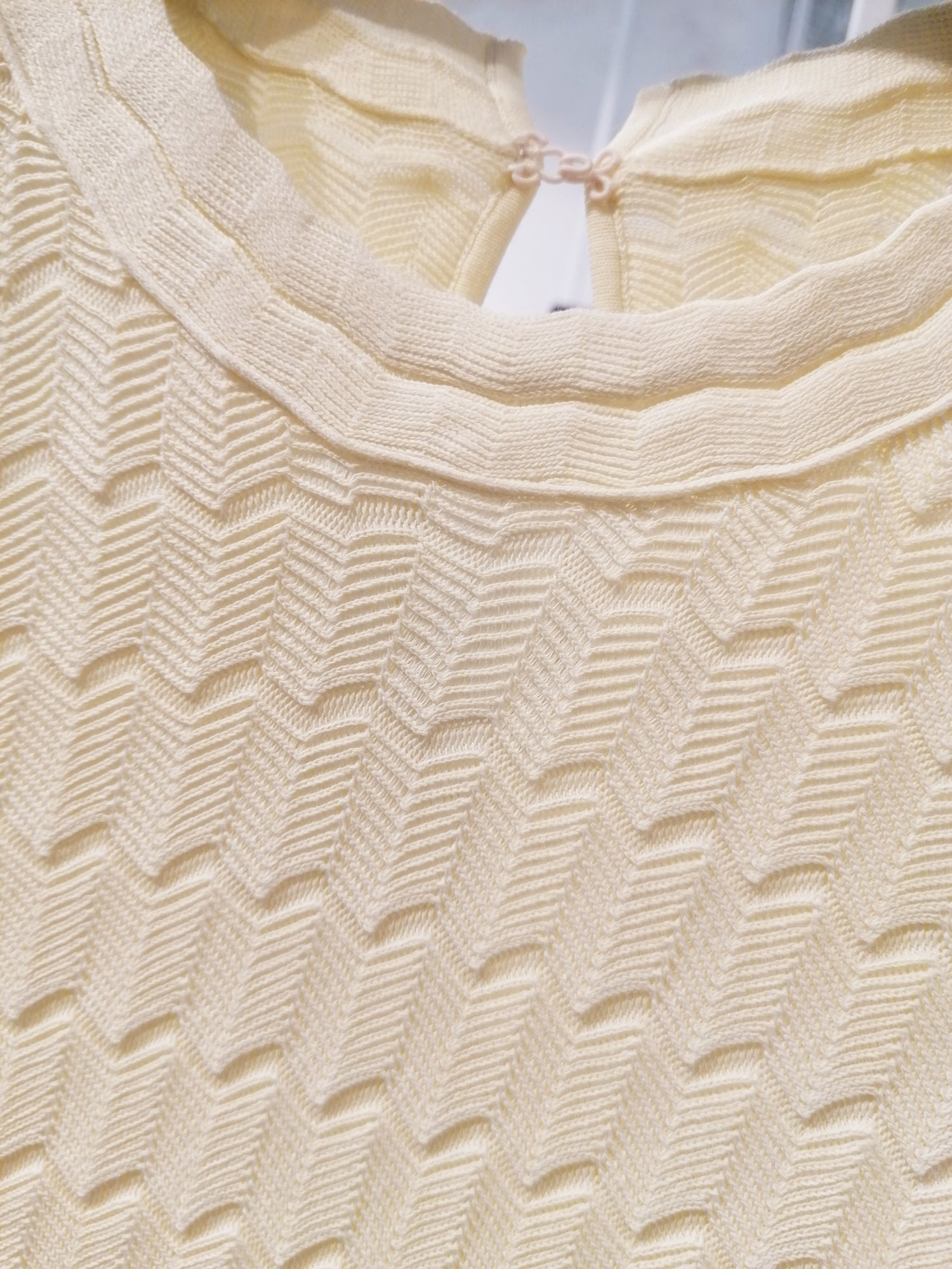Stricktop mit 3D-Zickzackmuster - Tempel Hamburg