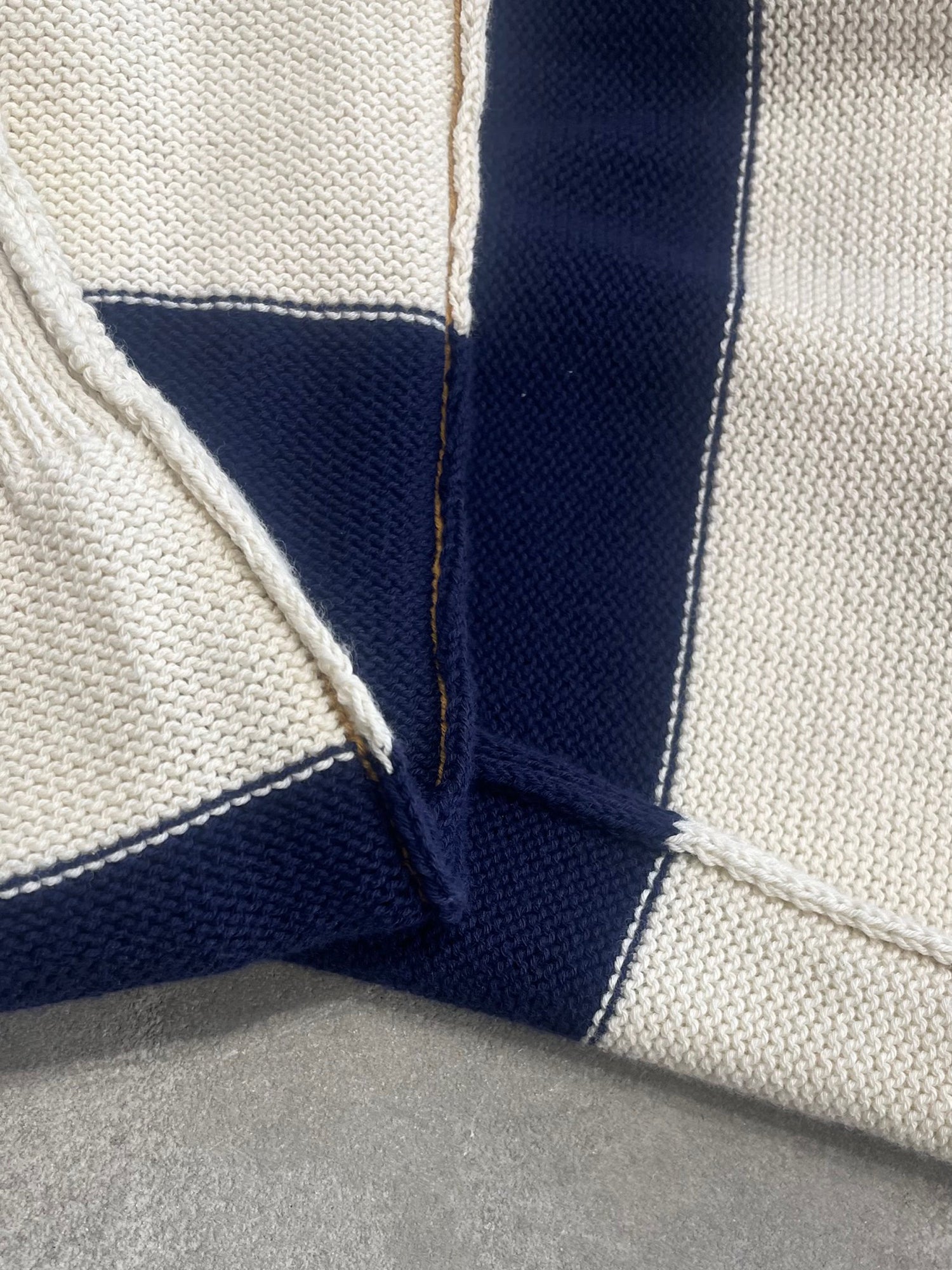 Pullover mit Blockstreifen