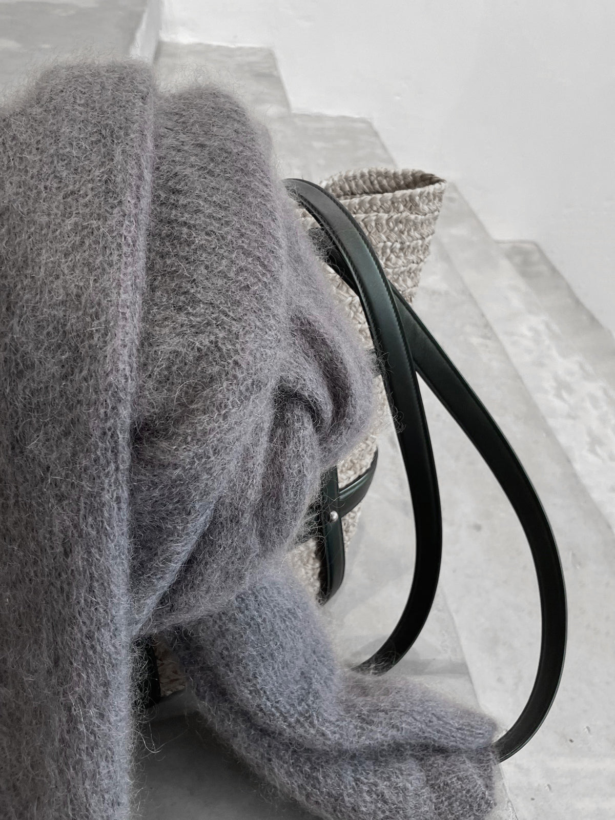 Pullover mit Knotendetail in Graphit - Tempel Hamburg