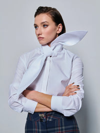 Bluse mit extremer Schleife