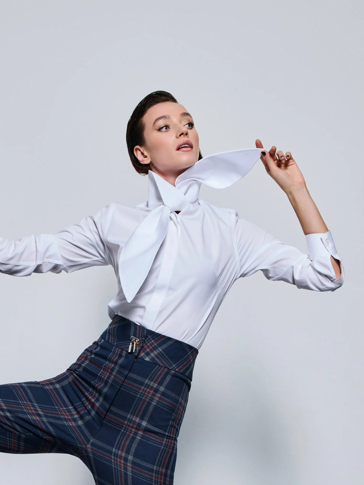 Bluse mit extremer Schleife