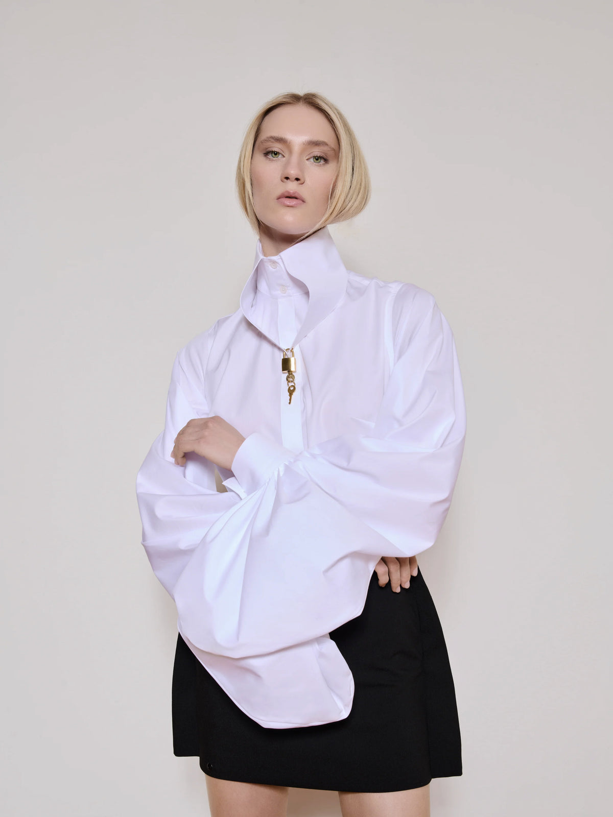 Bluse mit spitzem Kragen - Tempel Hamburg