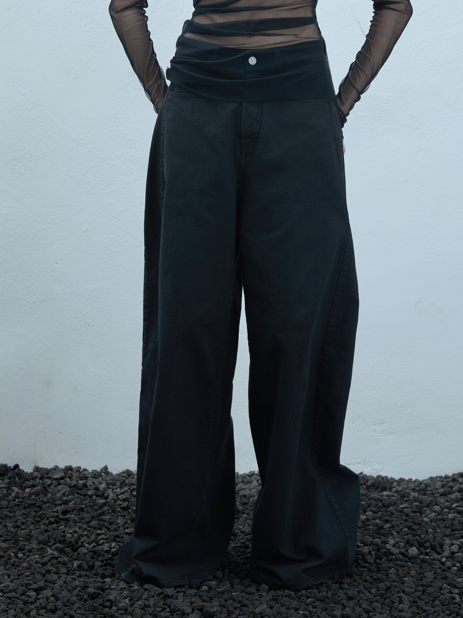 Wide-Leg-Pant in schwarz - Tempel Hamburg