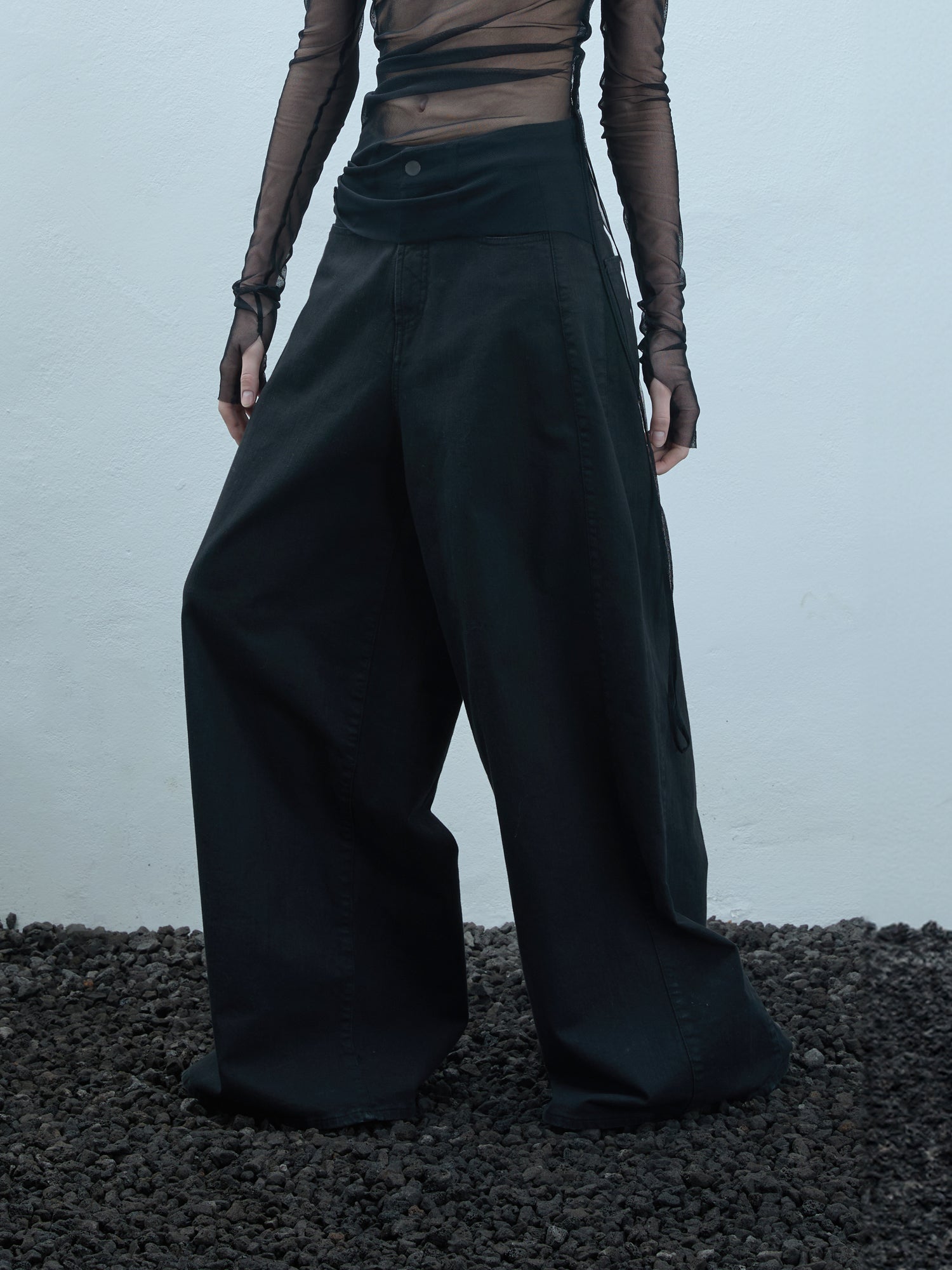 Wide-Leg-Pant in schwarz - Tempel Hamburg