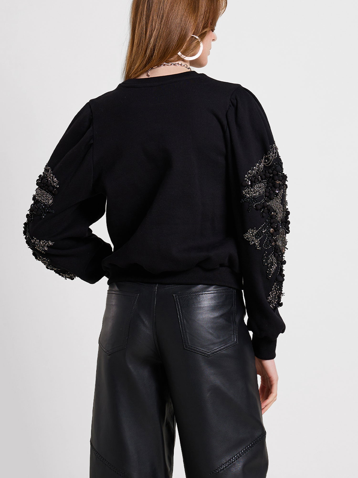 Sweatshirt mit Ärmelstickerei