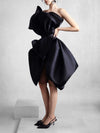 Schwarzes Organza-Kleid mit schmaler Taille - Tempel Hamburg