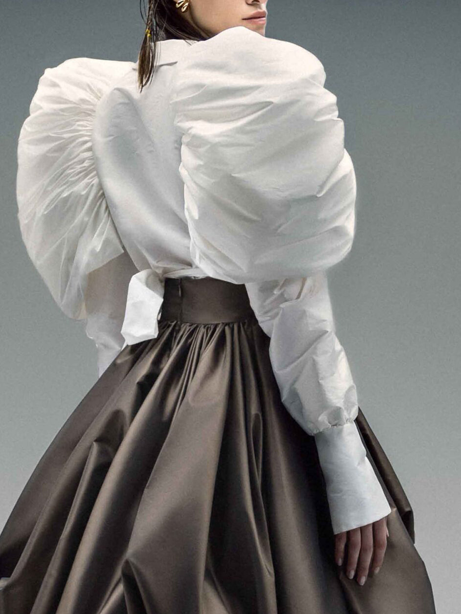 Taft-Bluse mit dramatisch gebauschten Ärmeln - Tempel Hamburg