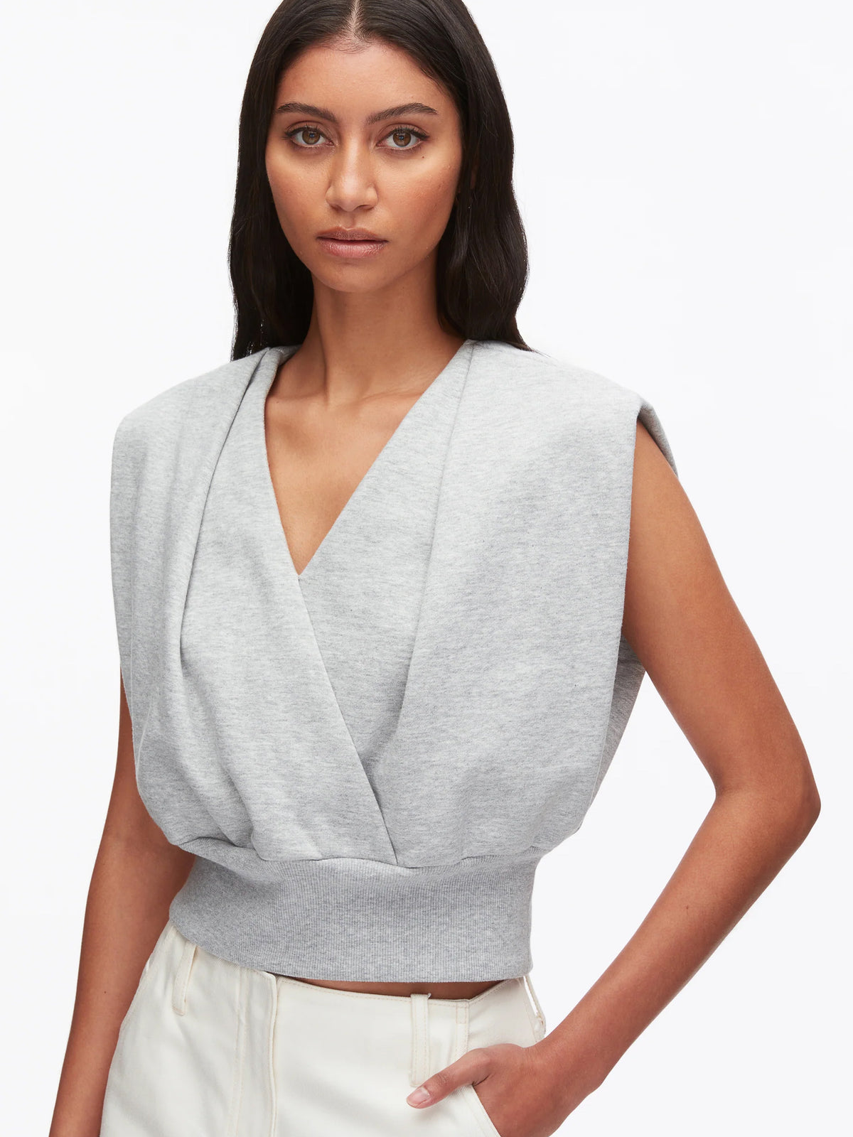 Graues ärmelloses die Schulter betonendes Top - Tempel Hamburg