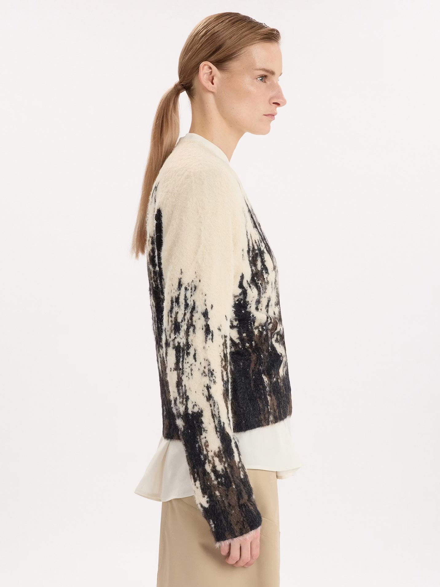 Off-Kilter Pullover mit Fluffy-Effekt