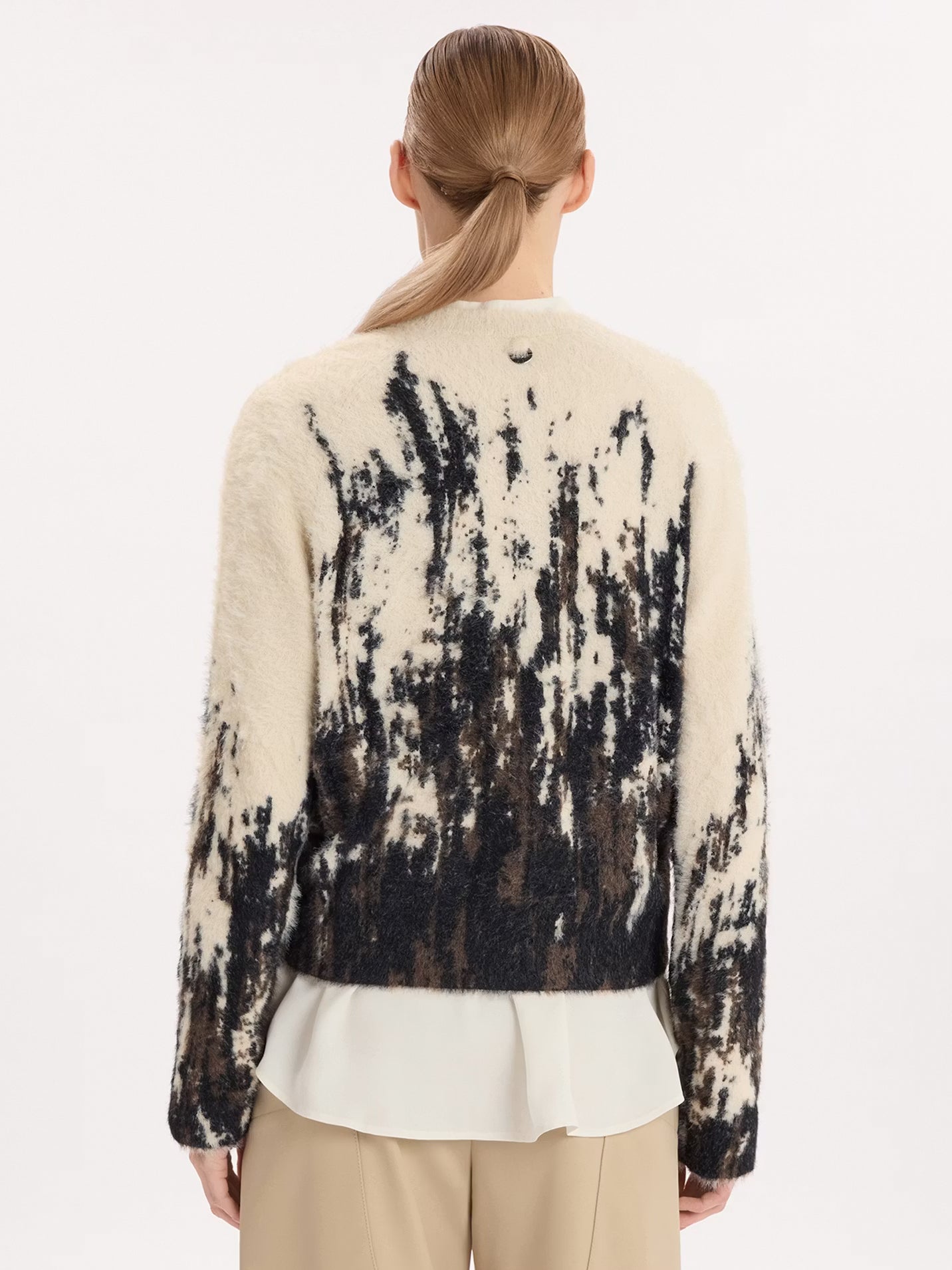 Off-Kilter Pullover mit Fluffy-Effekt